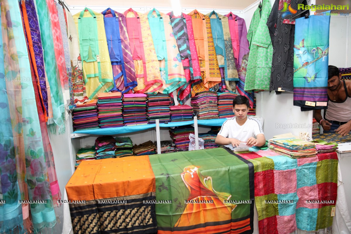 Ashwini and Sudha Jain launches Silk India Expo at Sri Satya Sai Nigamagamam, Hyderabad