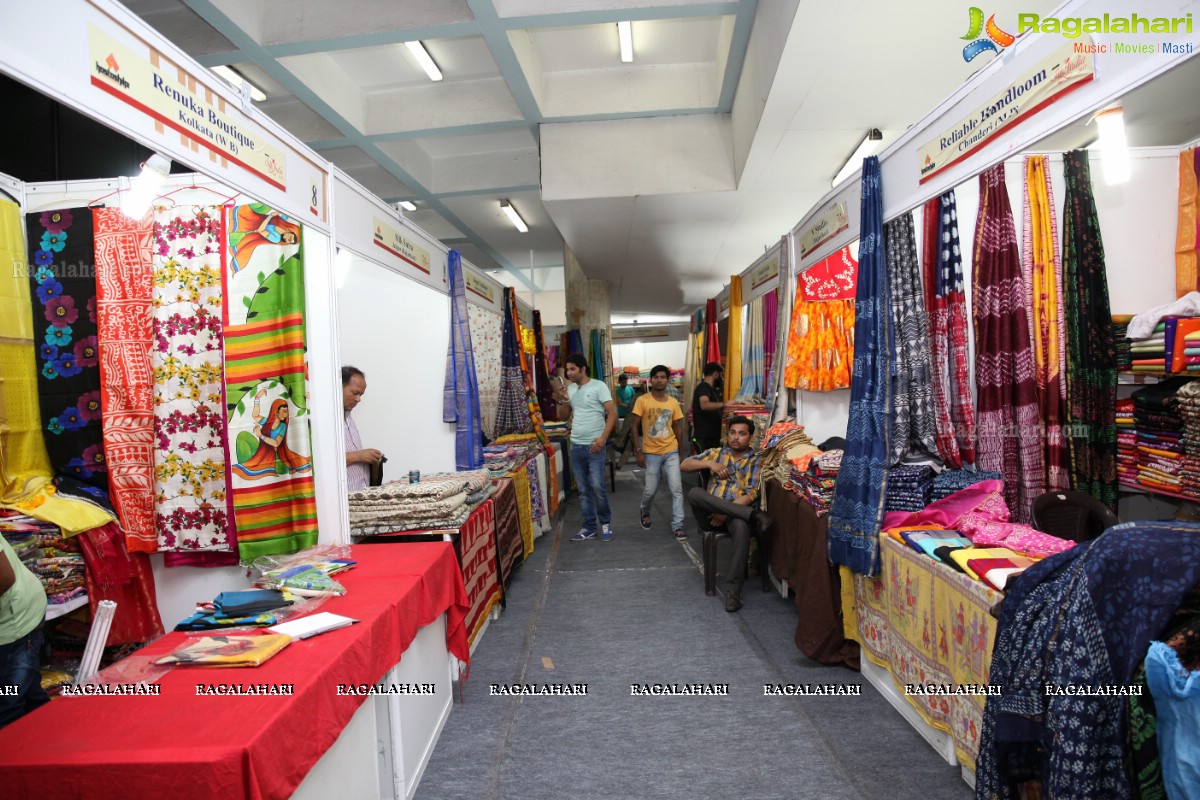 Ashwini and Sudha Jain launches Silk India Expo at Sri Satya Sai Nigamagamam, Hyderabad