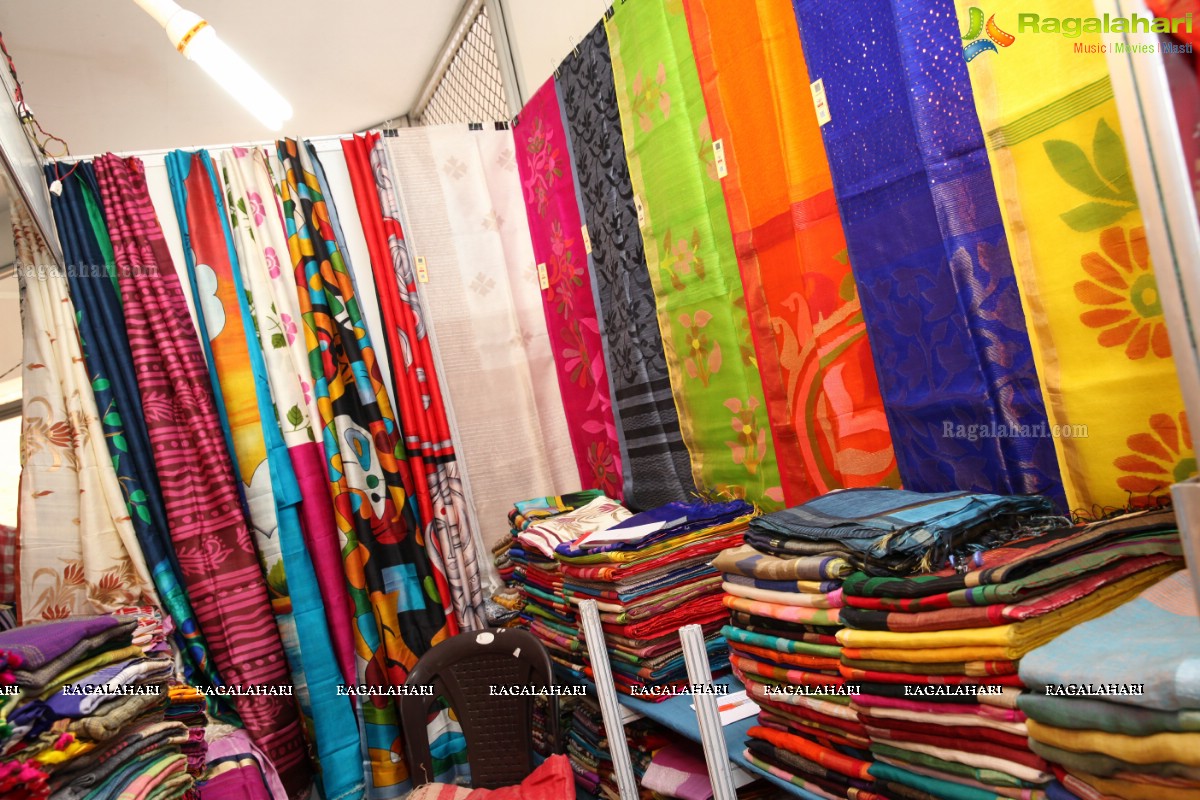 Ashwini and Sudha Jain launches Silk India Expo at Sri Satya Sai Nigamagamam, Hyderabad