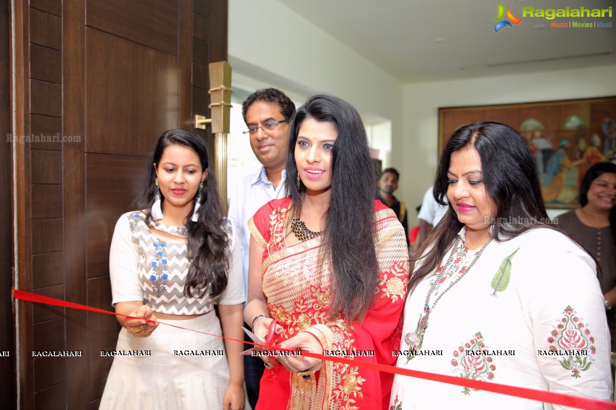 Manisha Pillai inaugurates Glitz and Glam Fashion and Lifestyle Exhibition and Sale by Akritti Elite at Taj Deccan, Hyderabad