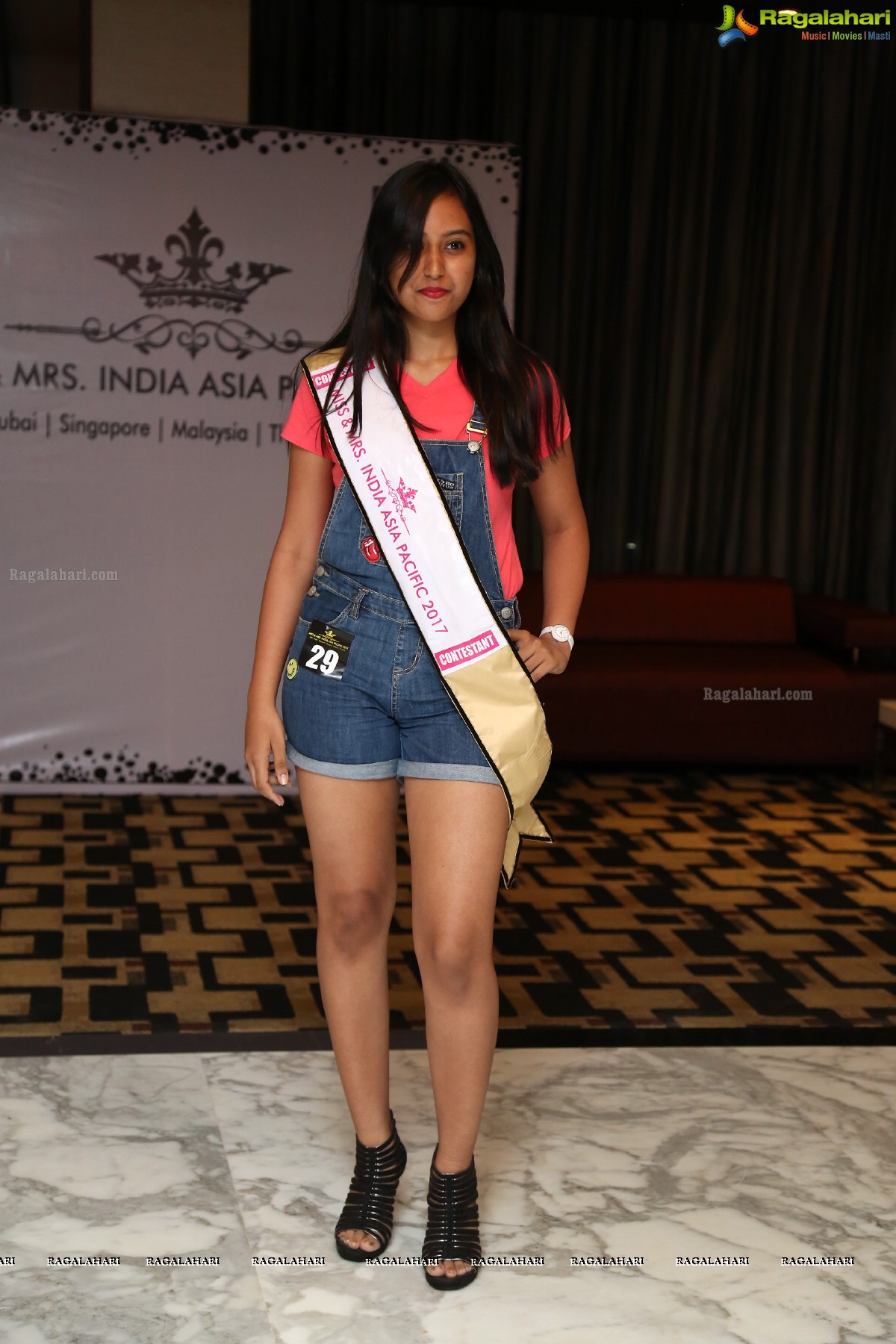 Miss and Mrs. India Asia Pacific 2017 Auditions at Tease by Vivanta, Hyderabad