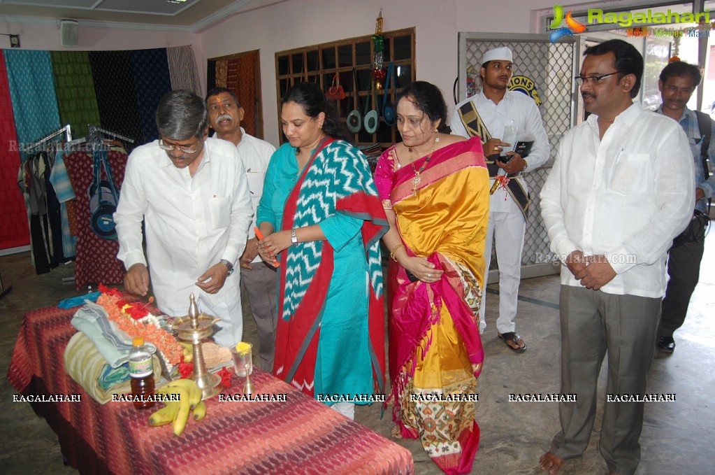 Kambhampati Jayasree & Dr G.Srijana - Vishaka Joint Collector inaugurates Pochampally IKAT Art Mela at Lions Club of Visakhapatnam