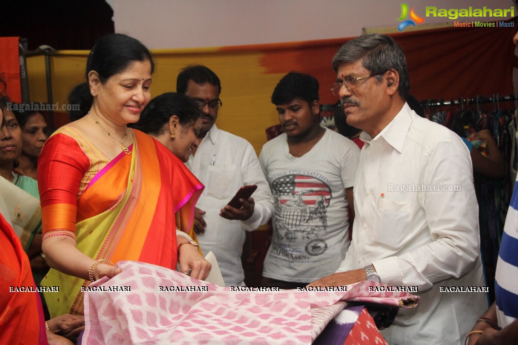 Kambhampati Jayasree & Dr G.Srijana - Vishaka Joint Collector inaugurates Pochampally IKAT Art Mela at Lions Club of Visakhapatnam