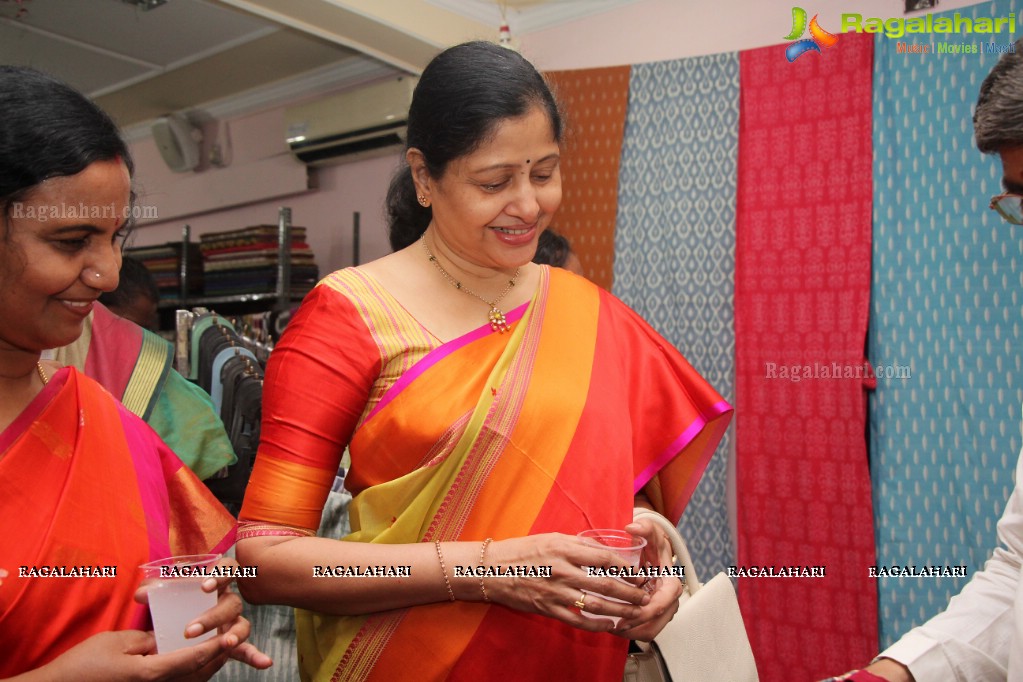 Kambhampati Jayasree & Dr G.Srijana - Vishaka Joint Collector inaugurates Pochampally IKAT Art Mela at Lions Club of Visakhapatnam