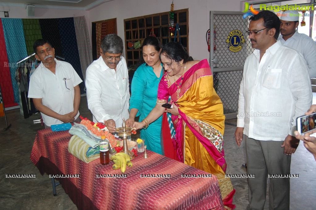 Kambhampati Jayasree & Dr G.Srijana - Vishaka Joint Collector inaugurates Pochampally IKAT Art Mela at Lions Club of Visakhapatnam