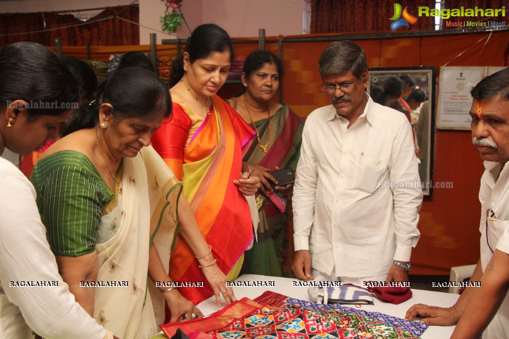 Kambhampati Jayasree & Dr G.Srijana - Vishaka Joint Collector inaugurates Pochampally IKAT Art Mela at Lions Club of Visakhapatnam