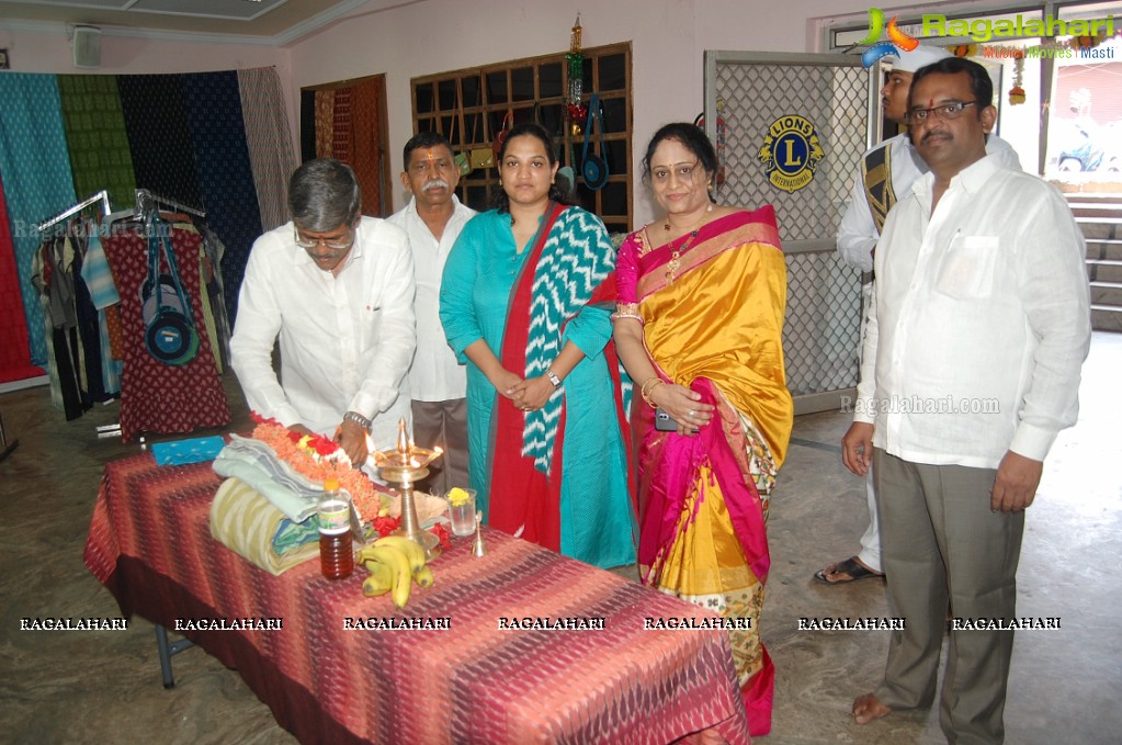 Kambhampati Jayasree & Dr G.Srijana - Vishaka Joint Collector inaugurates Pochampally IKAT Art Mela at Lions Club of Visakhapatnam