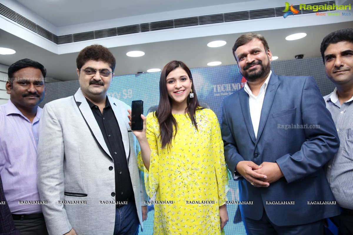 Sai Dharam Tej, Mannara Chopra and Jenny Honey launches Samsung S8 at Technovision Mobiles, Road #12, Banjara Hills, Hyderabad