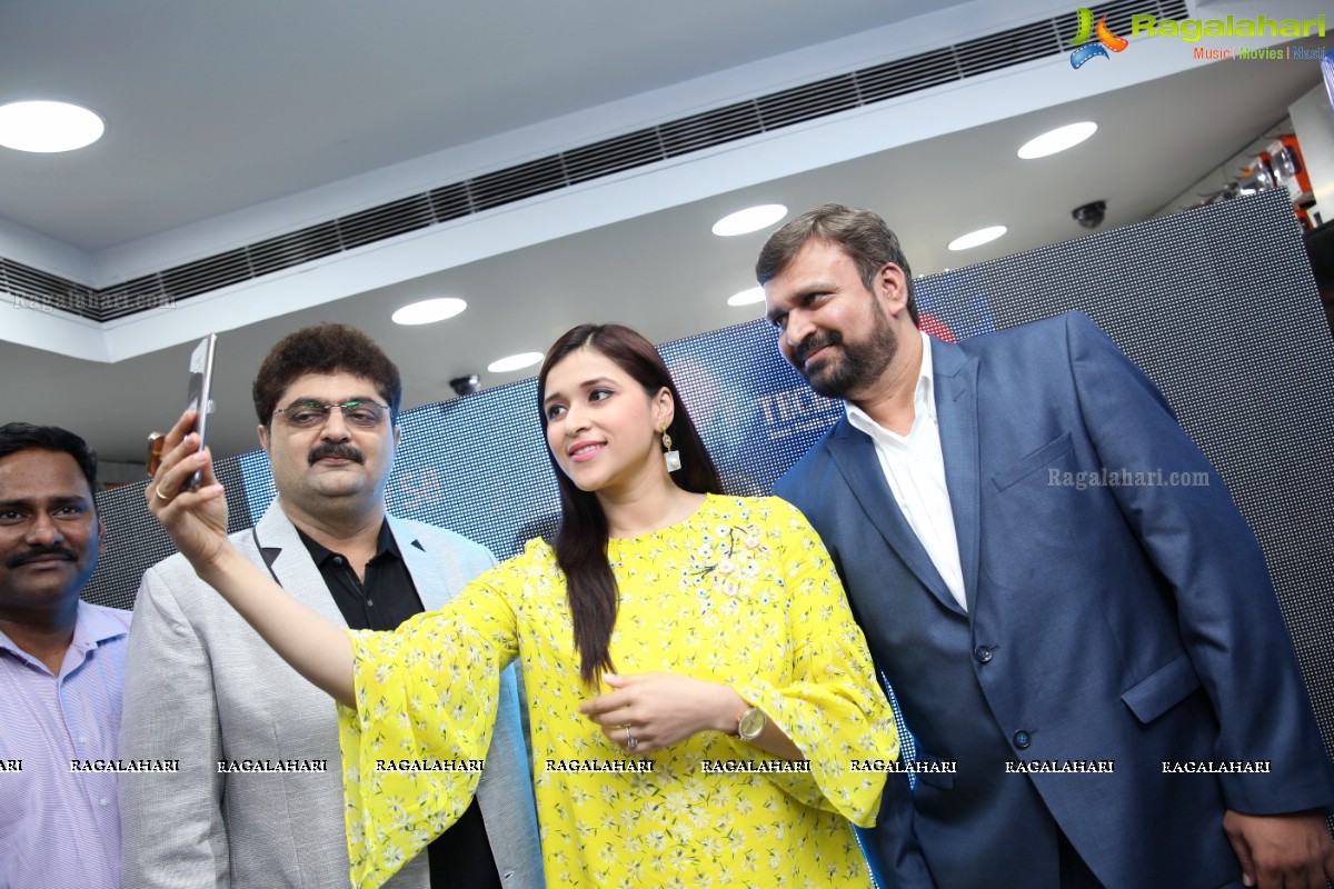 Sai Dharam Tej, Mannara Chopra and Jenny Honey launches Samsung S8 at Technovision Mobiles, Road #12, Banjara Hills, Hyderabad