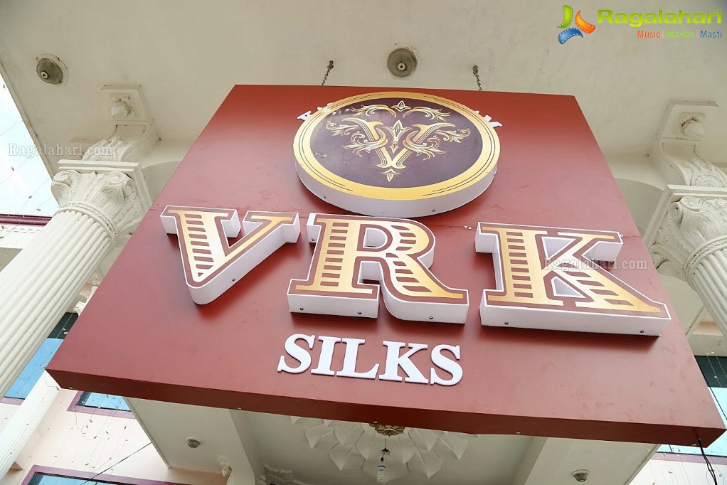 Hebah Patel launches VRK Silks Exhibition at Nizamabad