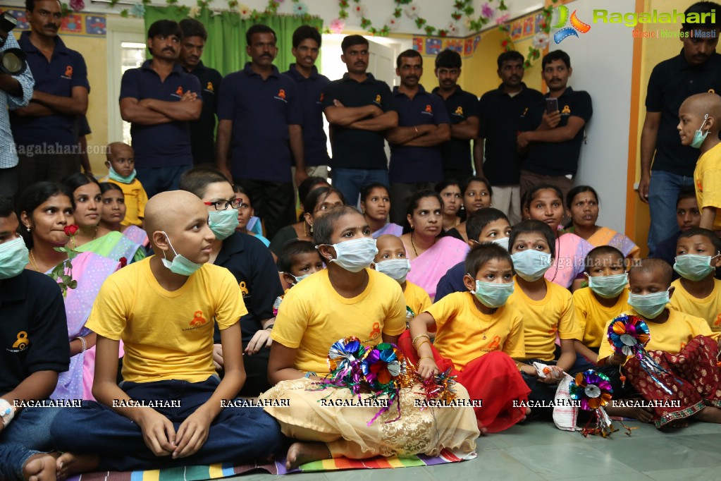 Yuvraj Singh with Sunrisers Hyderabad Team at St. Jude India ChildCare Centre, Banjara Hills, Hyderabad