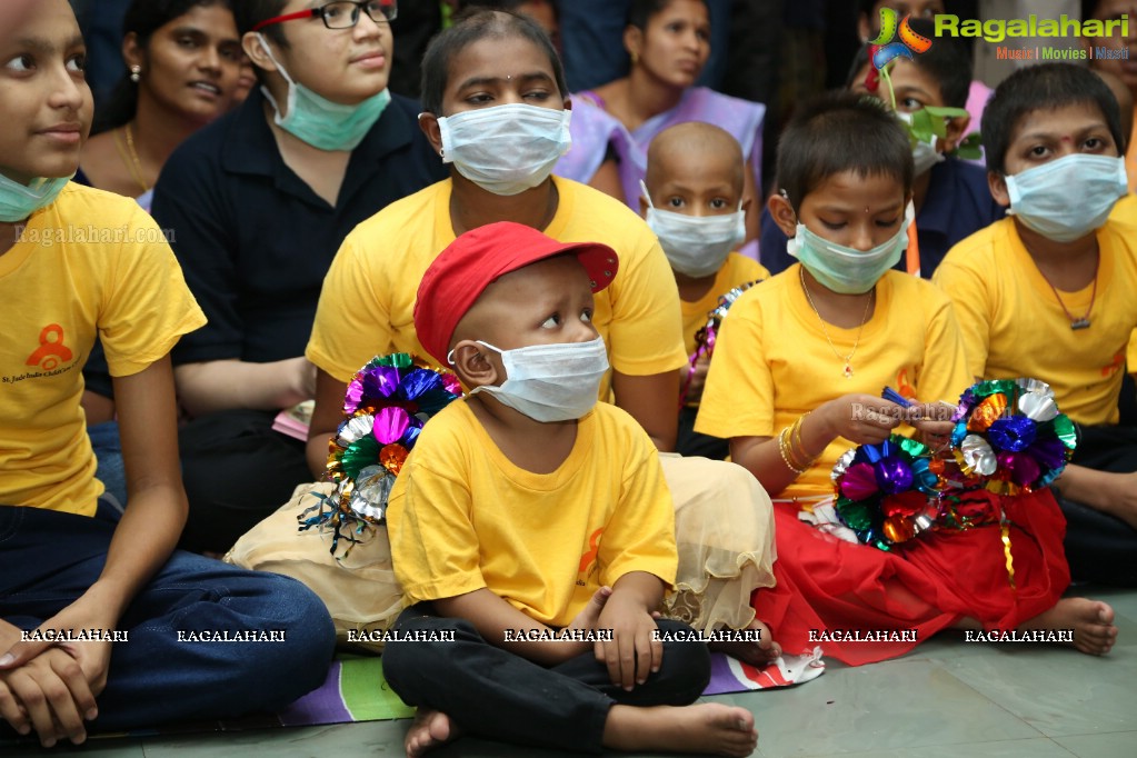 Yuvraj Singh with Sunrisers Hyderabad Team at St. Jude India ChildCare Centre, Banjara Hills, Hyderabad