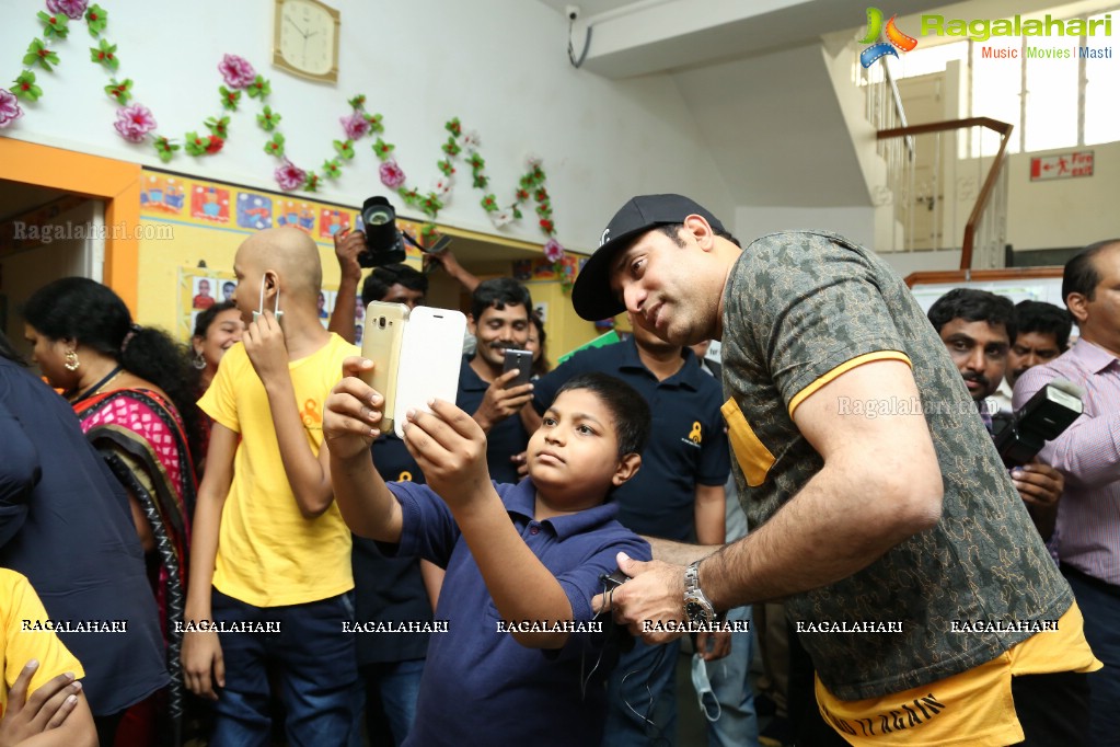 Yuvraj Singh with Sunrisers Hyderabad Team at St. Jude India ChildCare Centre, Banjara Hills, Hyderabad