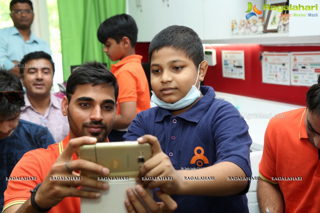 Yuvraj Singh with Sunrisers Hyderabad Team at St. Jude India ChildCare Centre, Banjara Hills, Hyderabad