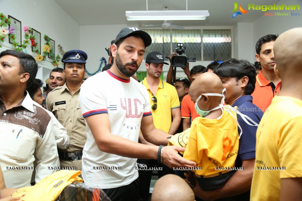 Yuvraj Singh with Sunrisers Hyderabad Team at St. Jude India ChildCare Centre, Banjara Hills, Hyderabad