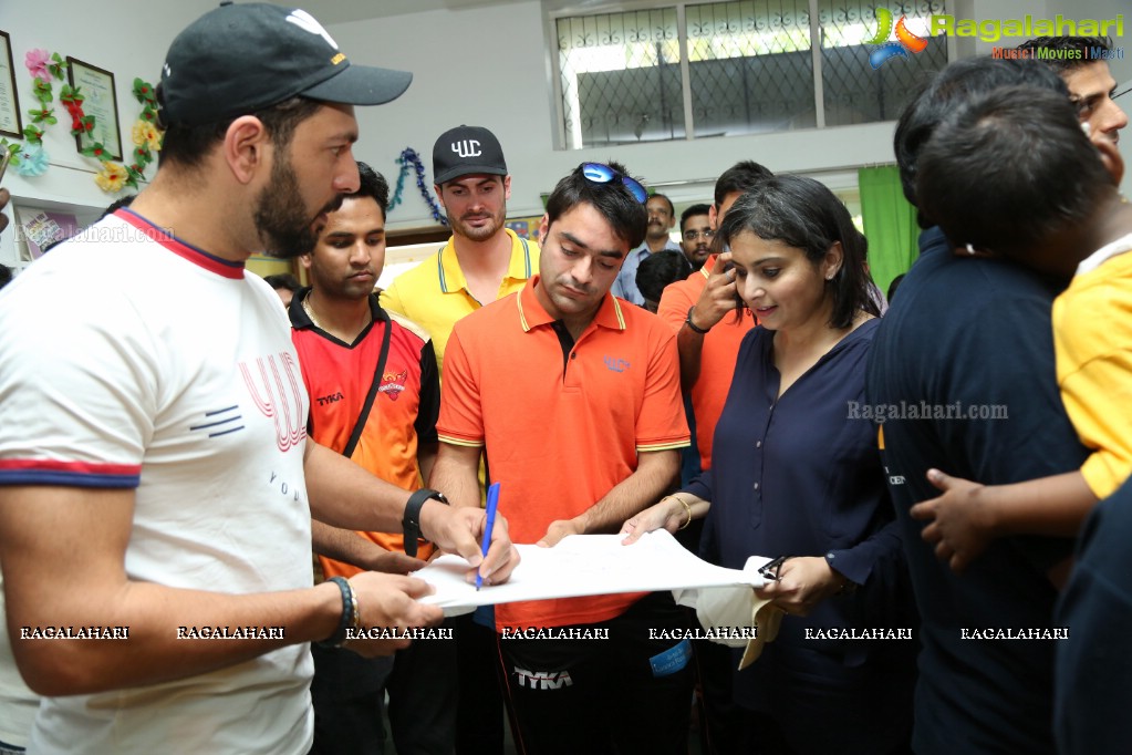 Yuvraj Singh with Sunrisers Hyderabad Team at St. Jude India ChildCare Centre, Banjara Hills, Hyderabad