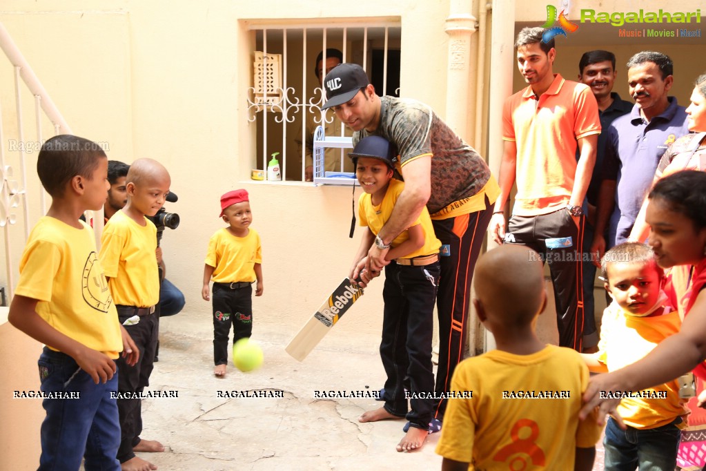 Yuvraj Singh with Sunrisers Hyderabad Team at St. Jude India ChildCare Centre, Banjara Hills, Hyderabad