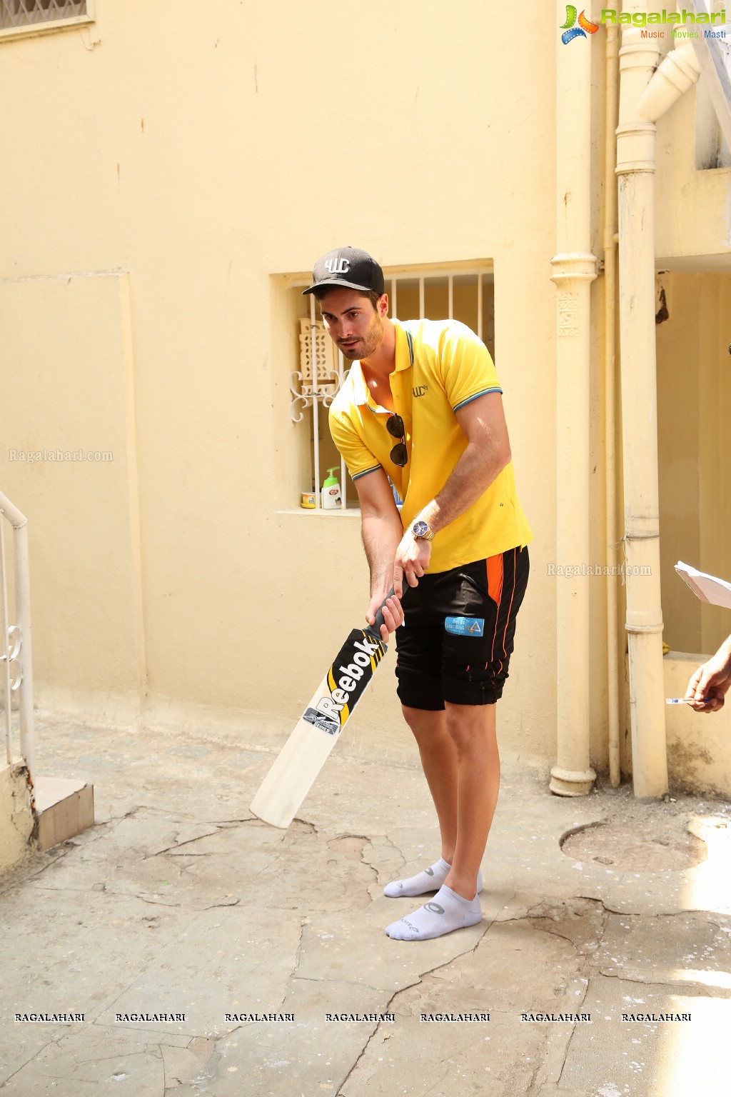 Yuvraj Singh with Sunrisers Hyderabad Team at St. Jude India ChildCare Centre, Banjara Hills, Hyderabad