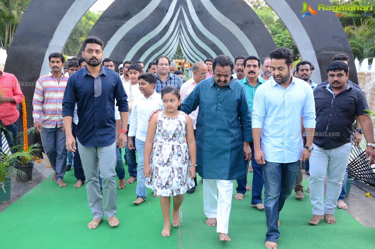 NTR Family Members Pays Tribute at NTR Ghat