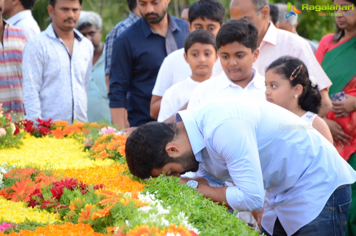 NTR Family Members Pays Tribute at NTR Ghat