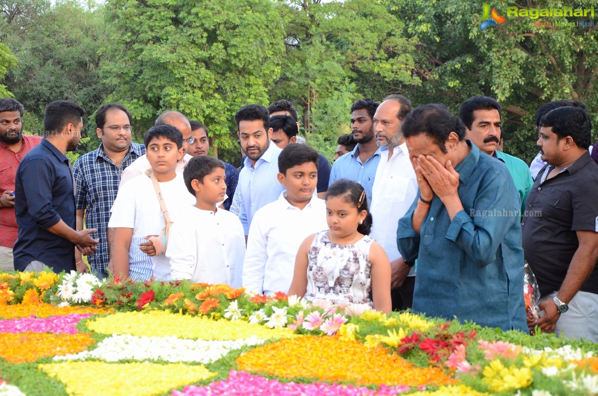 NTR Family Members Pays Tribute at NTR Ghat