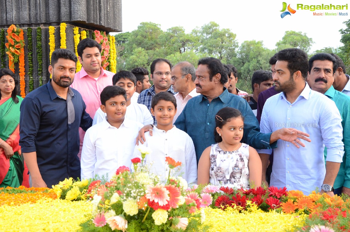 NTR Family Members Pays Tribute at NTR Ghat