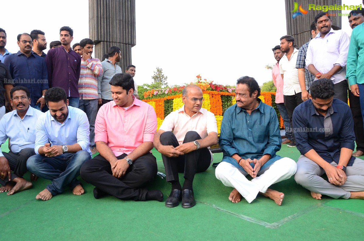 NTR Family Members Pays Tribute at NTR Ghat