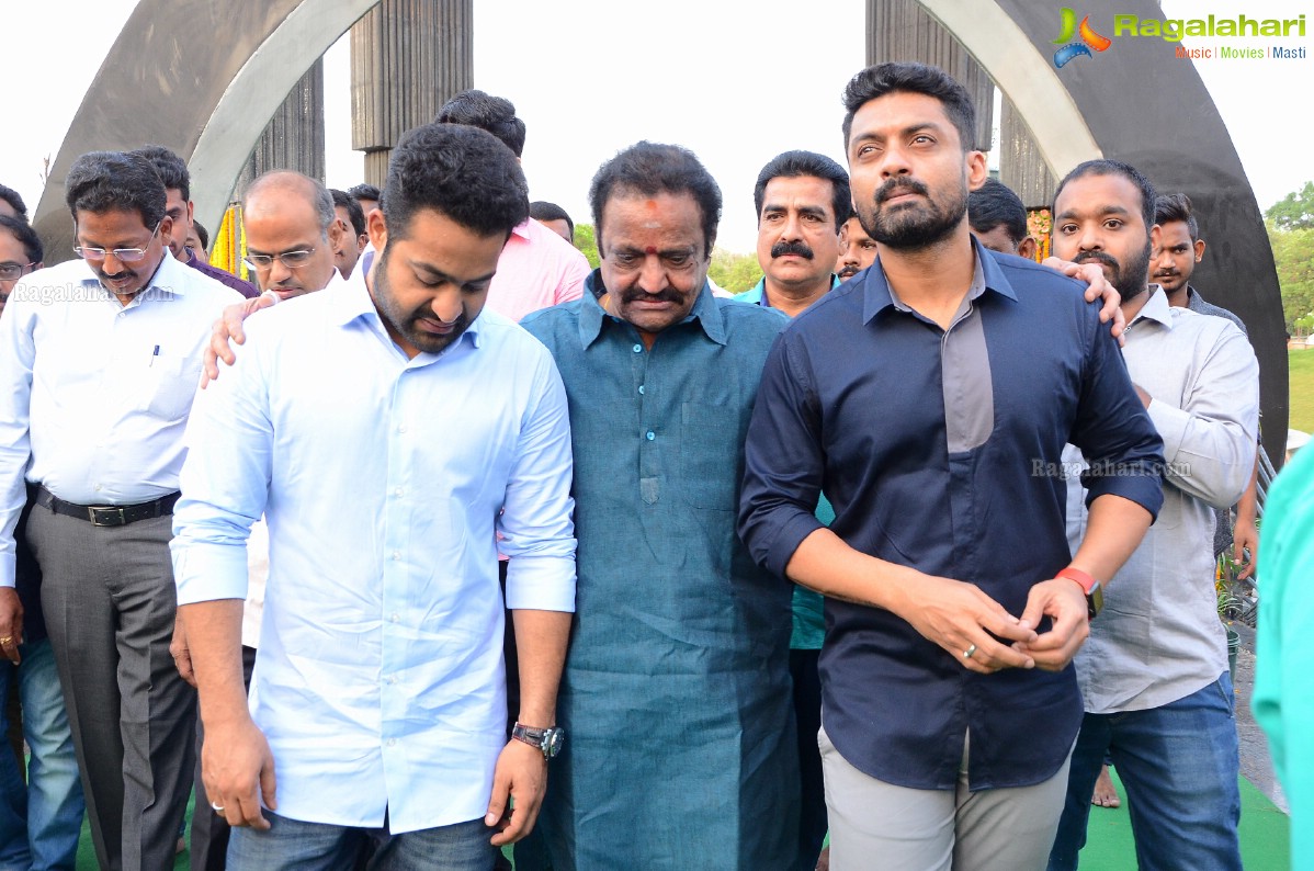 NTR Family Members Pays Tribute at NTR Ghat