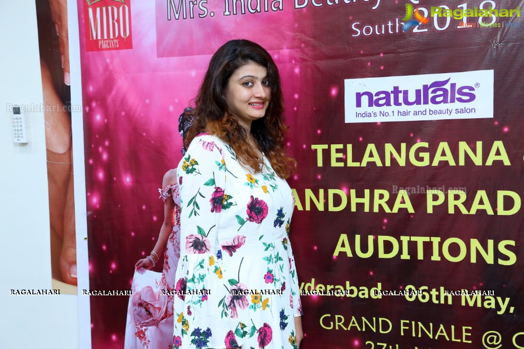 Mrs. India Beauty Queen South 2018 Auditions at Naturals