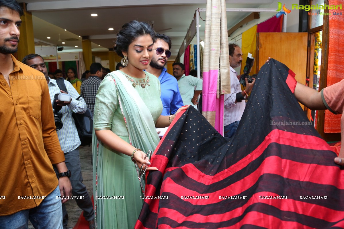 Siddhi Idnani launches Silk India Expo 2018 at Sri Raja Rajeshwari Gardens, Secunderabad