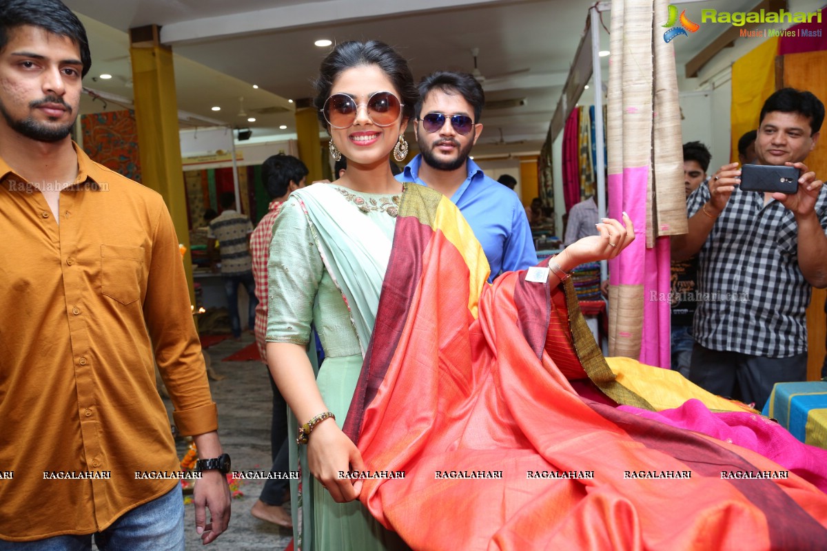 Siddhi Idnani launches Silk India Expo 2018 at Sri Raja Rajeshwari Gardens, Secunderabad