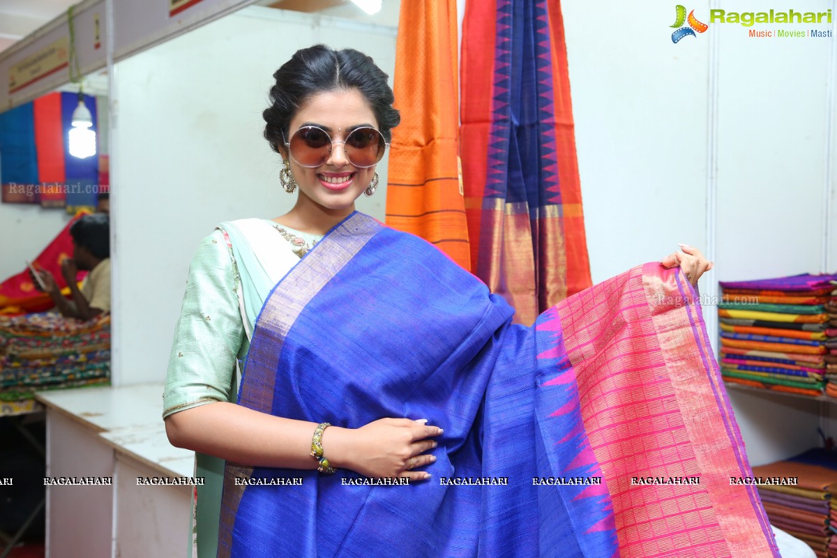 Siddhi Idnani launches Silk India Expo 2018 at Sri Raja Rajeshwari Gardens, Secunderabad