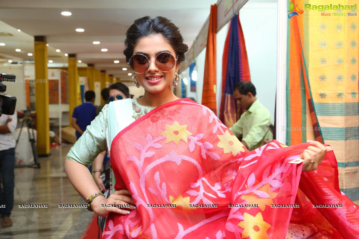 Siddhi Idnani launches Silk India Expo 2018 at Sri Raja Rajeshwari Gardens, Secunderabad