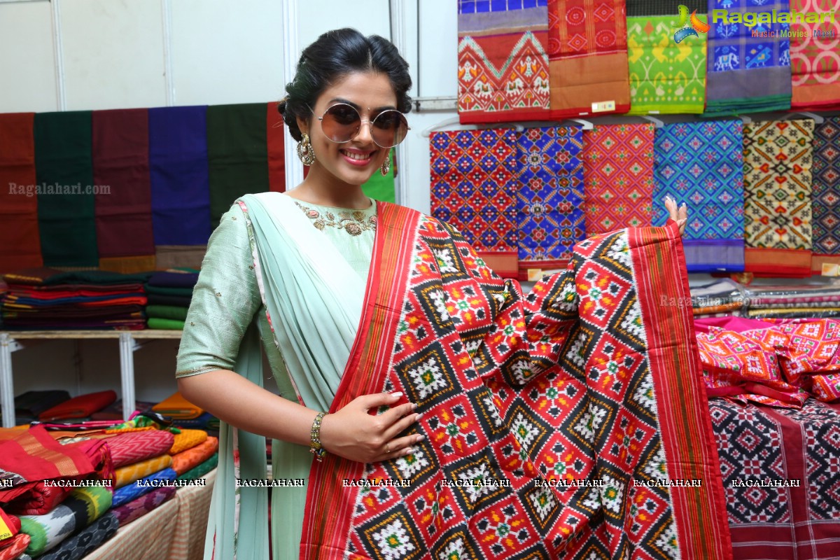 Siddhi Idnani launches Silk India Expo 2018 at Sri Raja Rajeshwari Gardens, Secunderabad