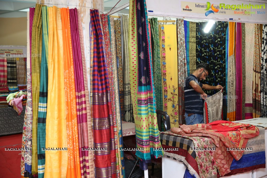 Shalu Chourasiya inaugurates Silk India Expo at Sri Satya Sai Nigamagamam