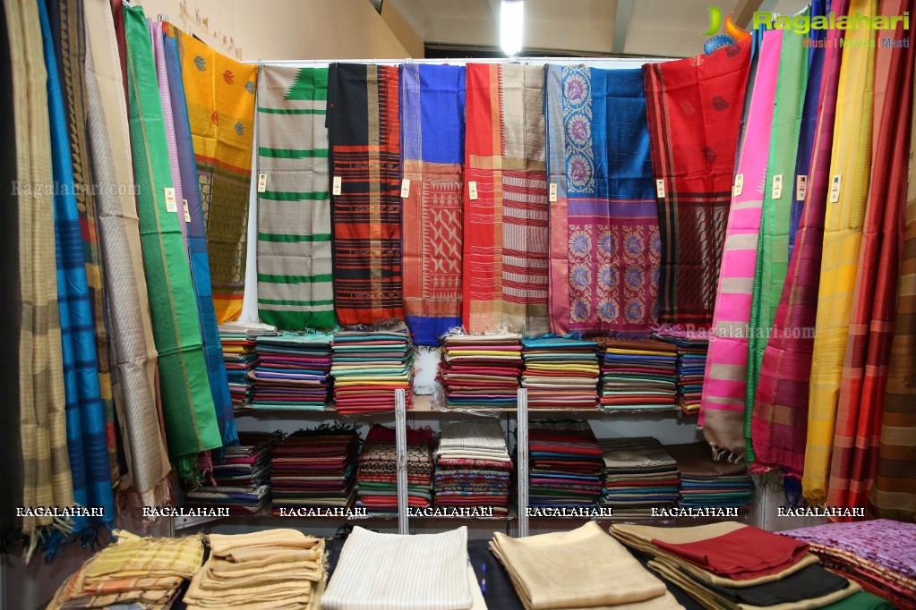 Shalu Chourasiya inaugurates Silk India Expo at Sri Satya Sai Nigamagamam