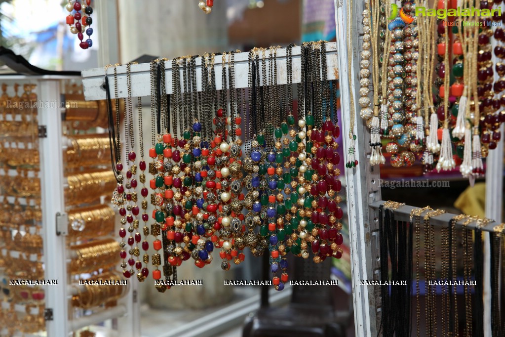 Shalu Chourasiya inaugurates Silk India Expo at Sri Satya Sai Nigamagamam