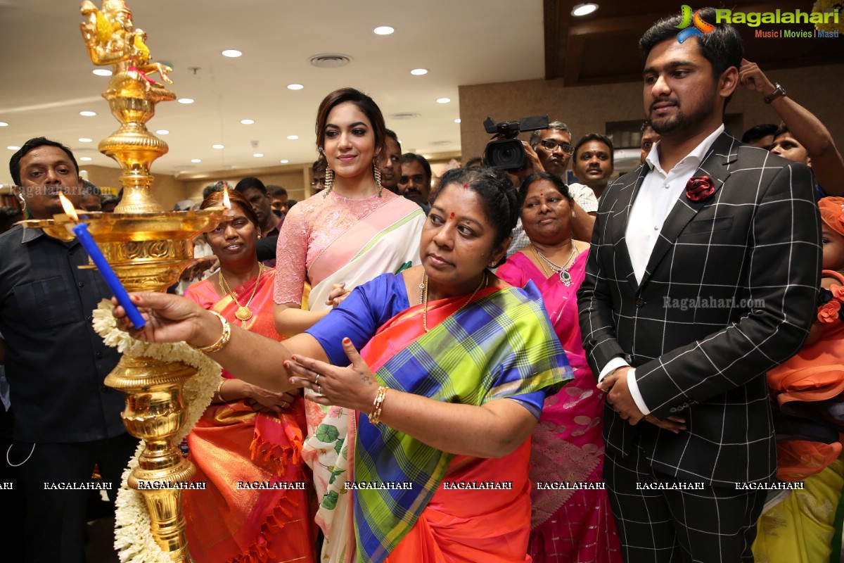 Ritu Varma launches Chennai Silks, Mehdipatnam