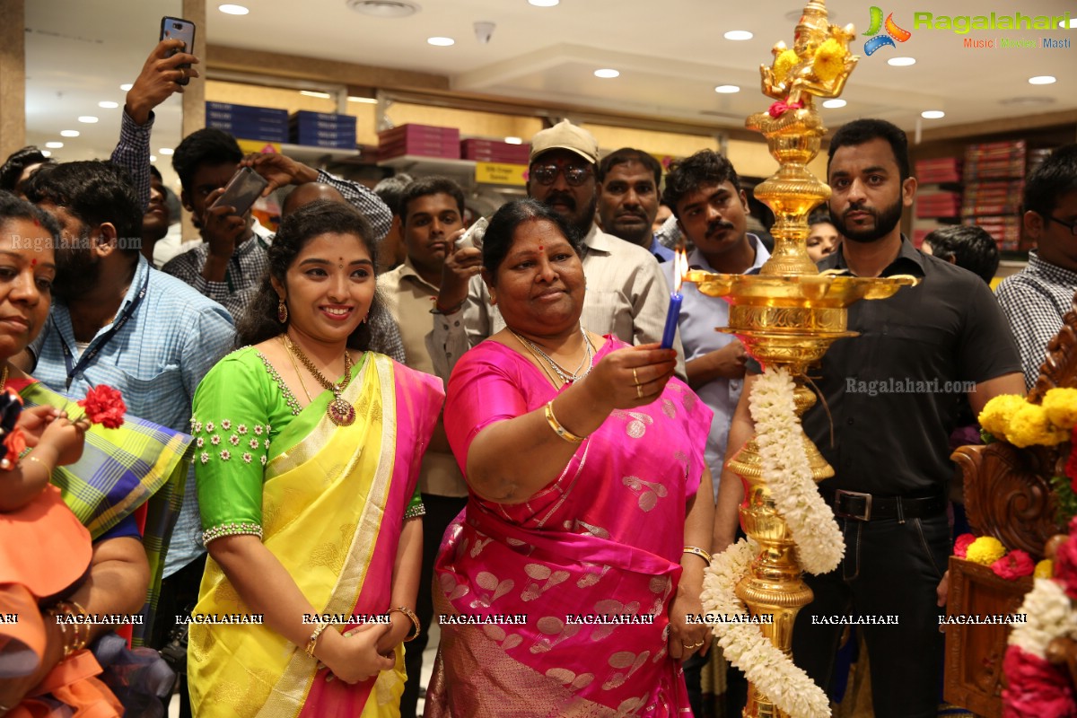 Ritu Varma launches Chennai Silks, Mehdipatnam