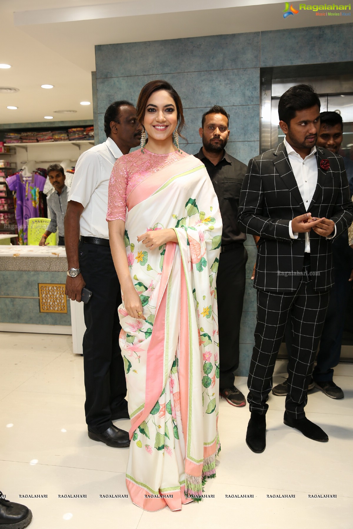 Ritu Varma launches Chennai Silks, Mehdipatnam