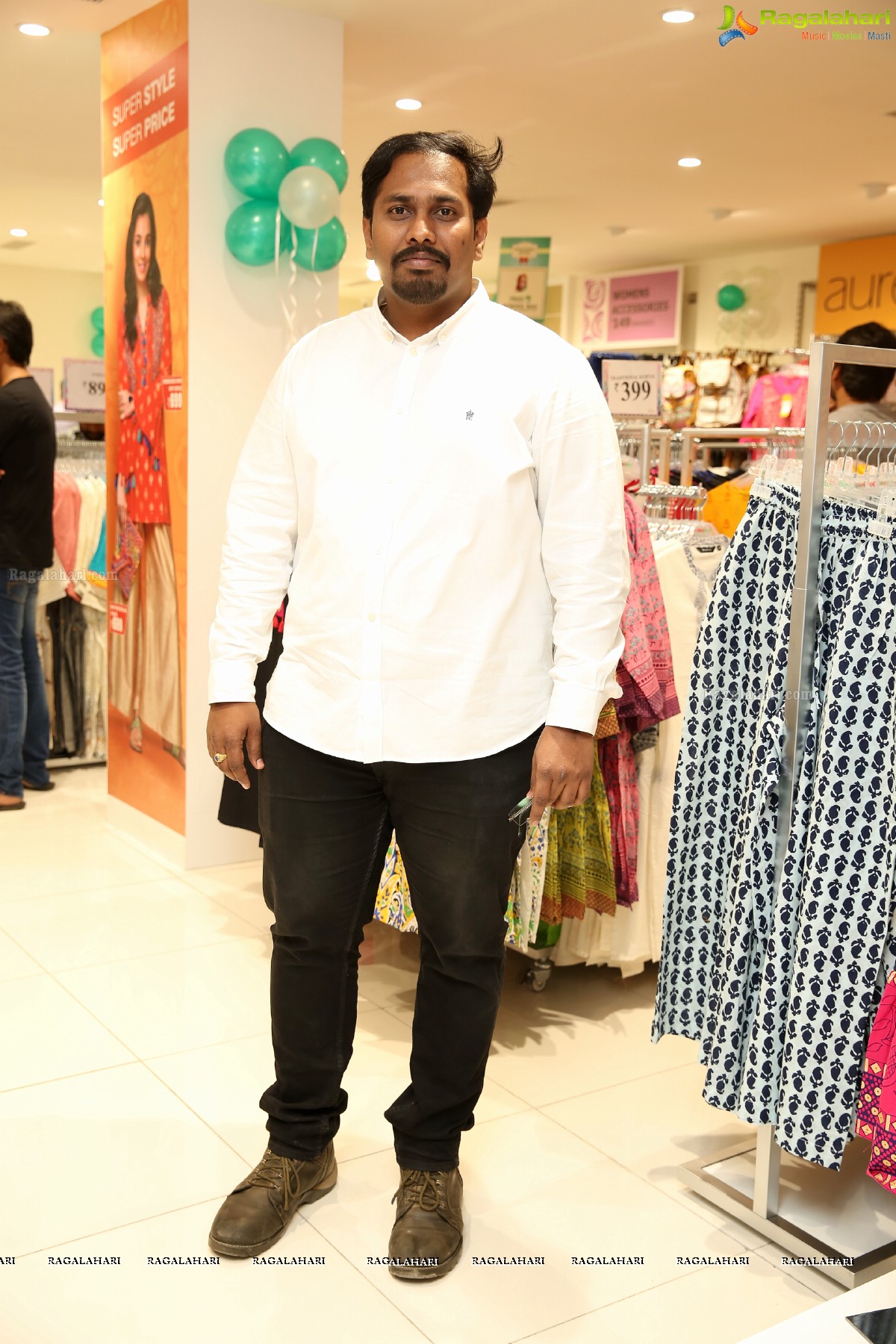 Shalini Pandey launches Easy Buy Store at Chandanagar, Hyderabad