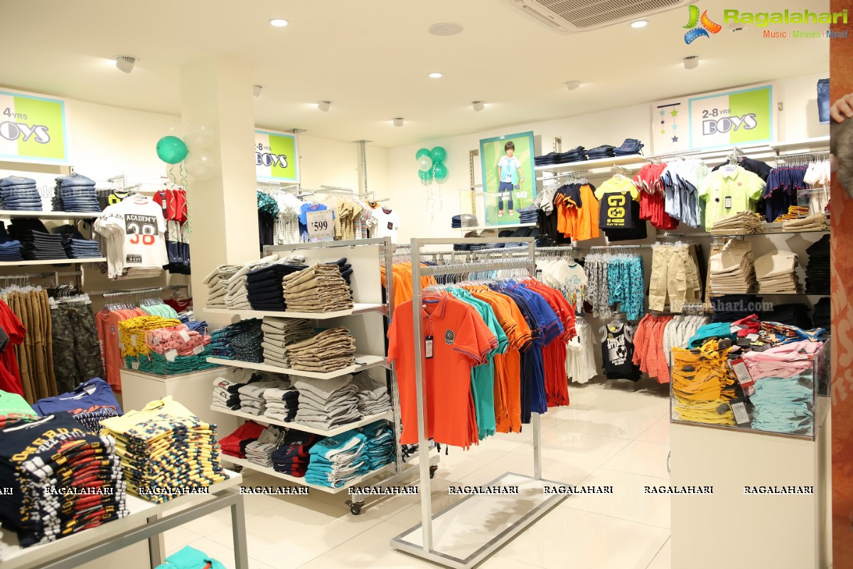 Shalini Pandey launches Easy Buy Store at Chandanagar, Hyderabad