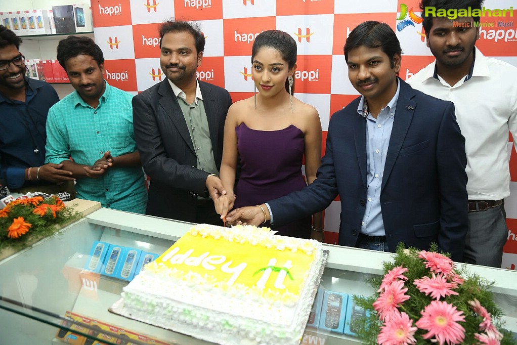 Anu Emmanuel launches Happi Mobiles at Mahbubnagar