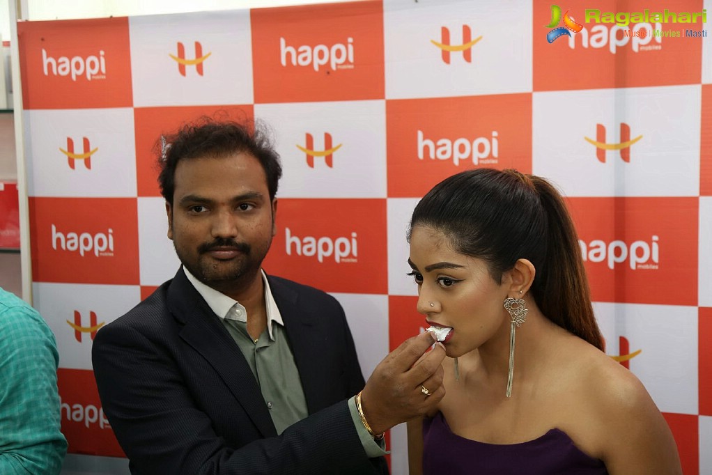 Anu Emmanuel launches Happi Mobiles at Mahbubnagar