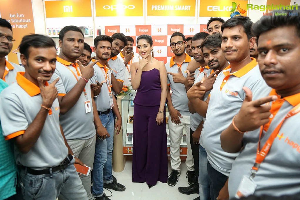 Anu Emmanuel launches Happi Mobiles at Mahbubnagar