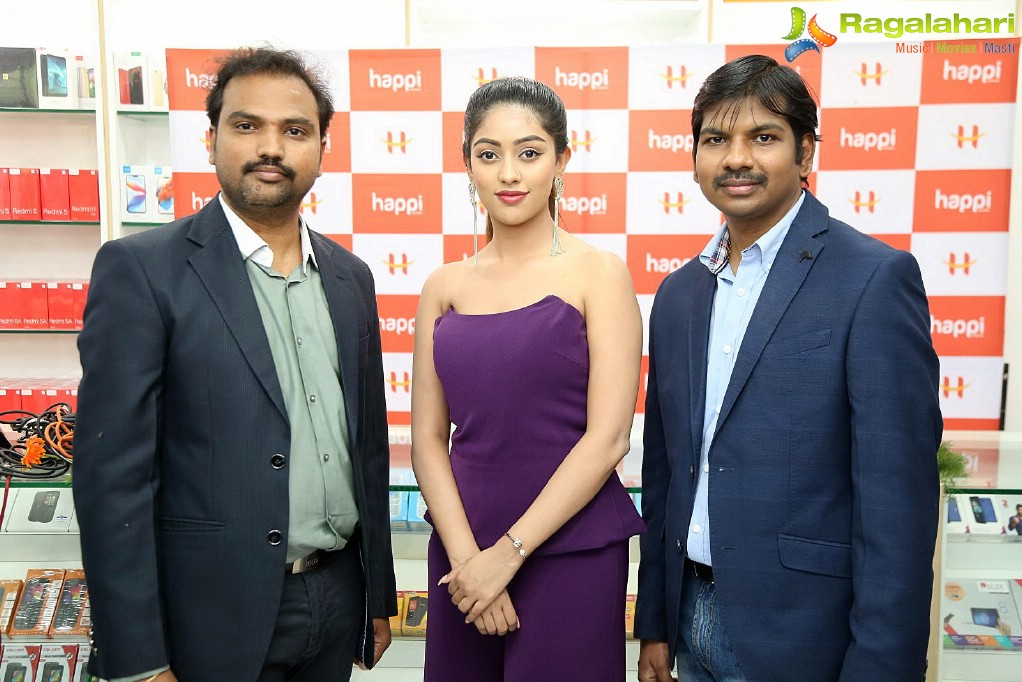 Anu Emmanuel launches Happi Mobiles at Mahbubnagar