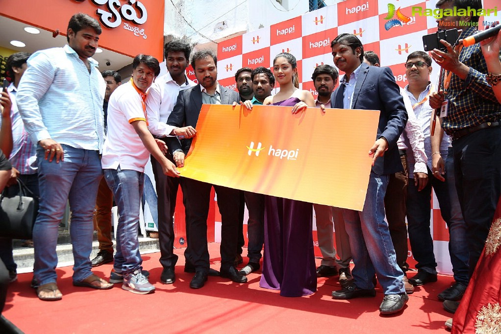 Anu Emmanuel launches Happi Mobiles at Mahbubnagar