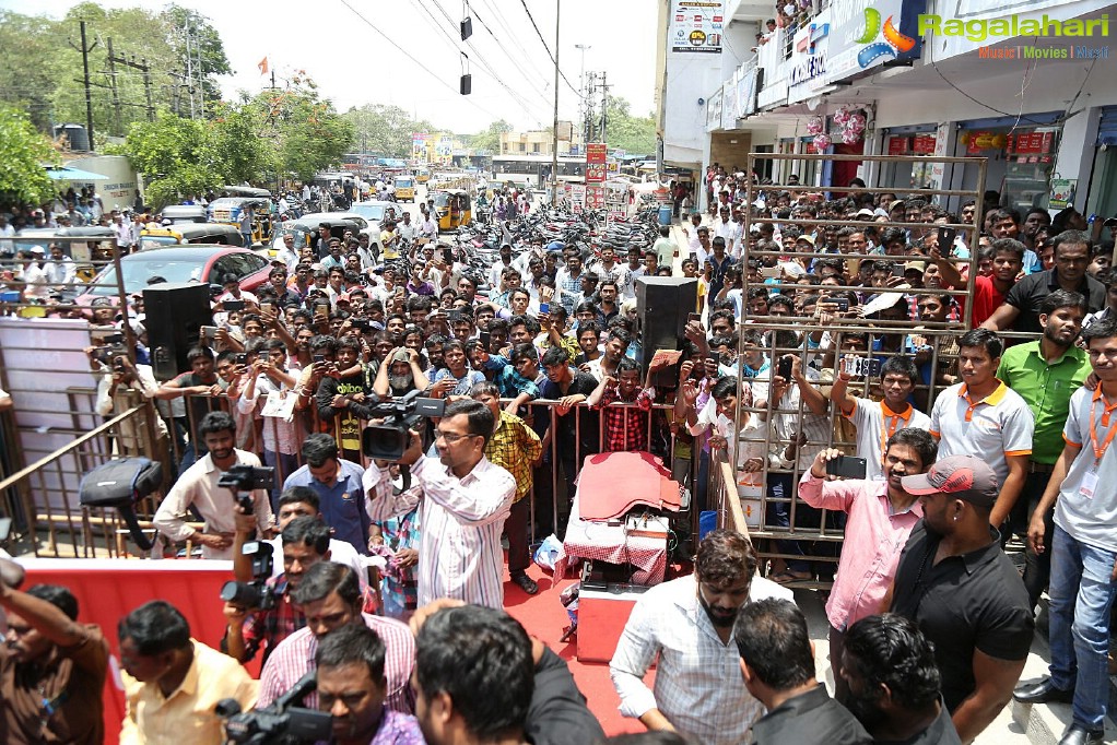 Anu Emmanuel launches Happi Mobiles at Mahbubnagar