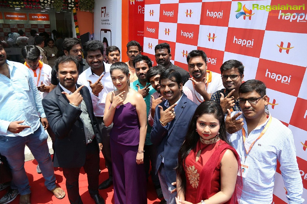 Anu Emmanuel launches Happi Mobiles at Mahbubnagar