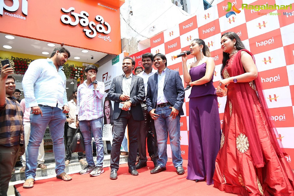 Anu Emmanuel launches Happi Mobiles at Mahbubnagar